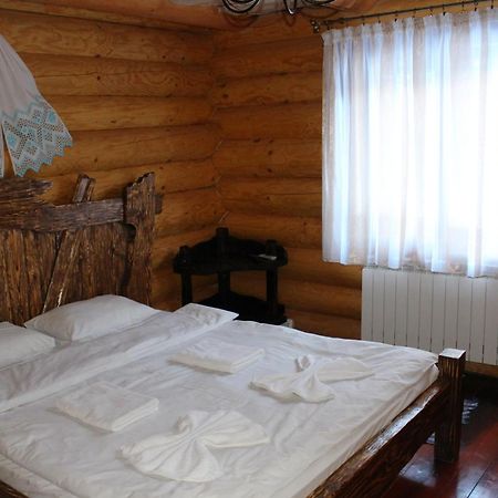 Hotel Berloga-Sinevir Synevyrsʼka Polyana Buitenkant foto