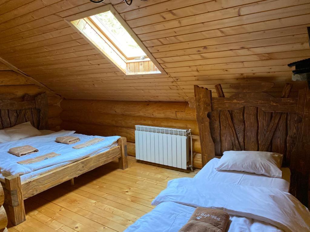 Hotel Berloga-Sinevir Synevyrsʼka Polyana Buitenkant foto