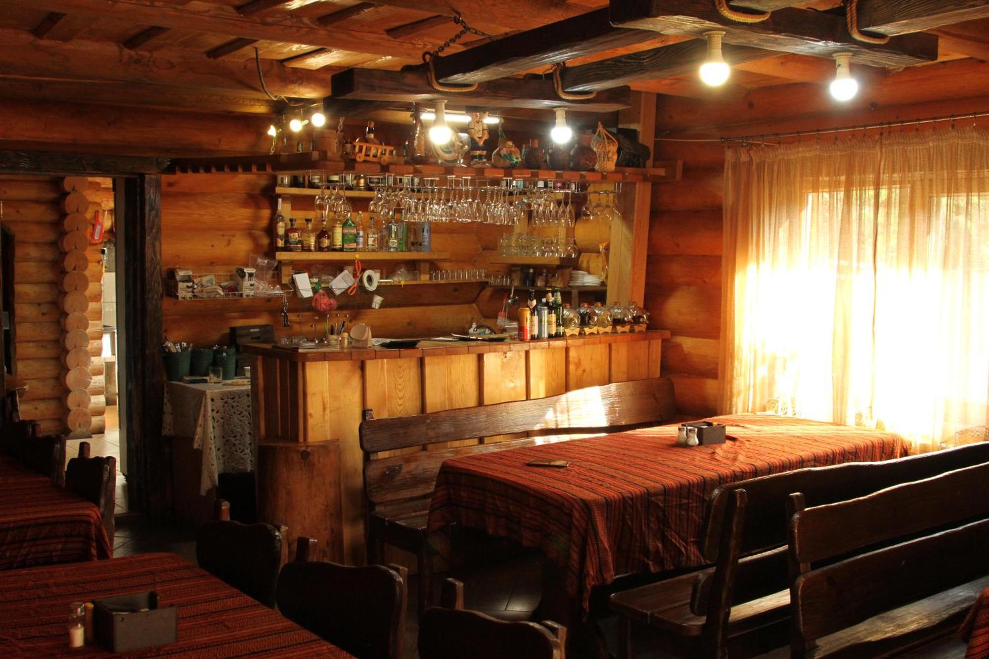 Hotel Berloga-Sinevir Synevyrsʼka Polyana Buitenkant foto