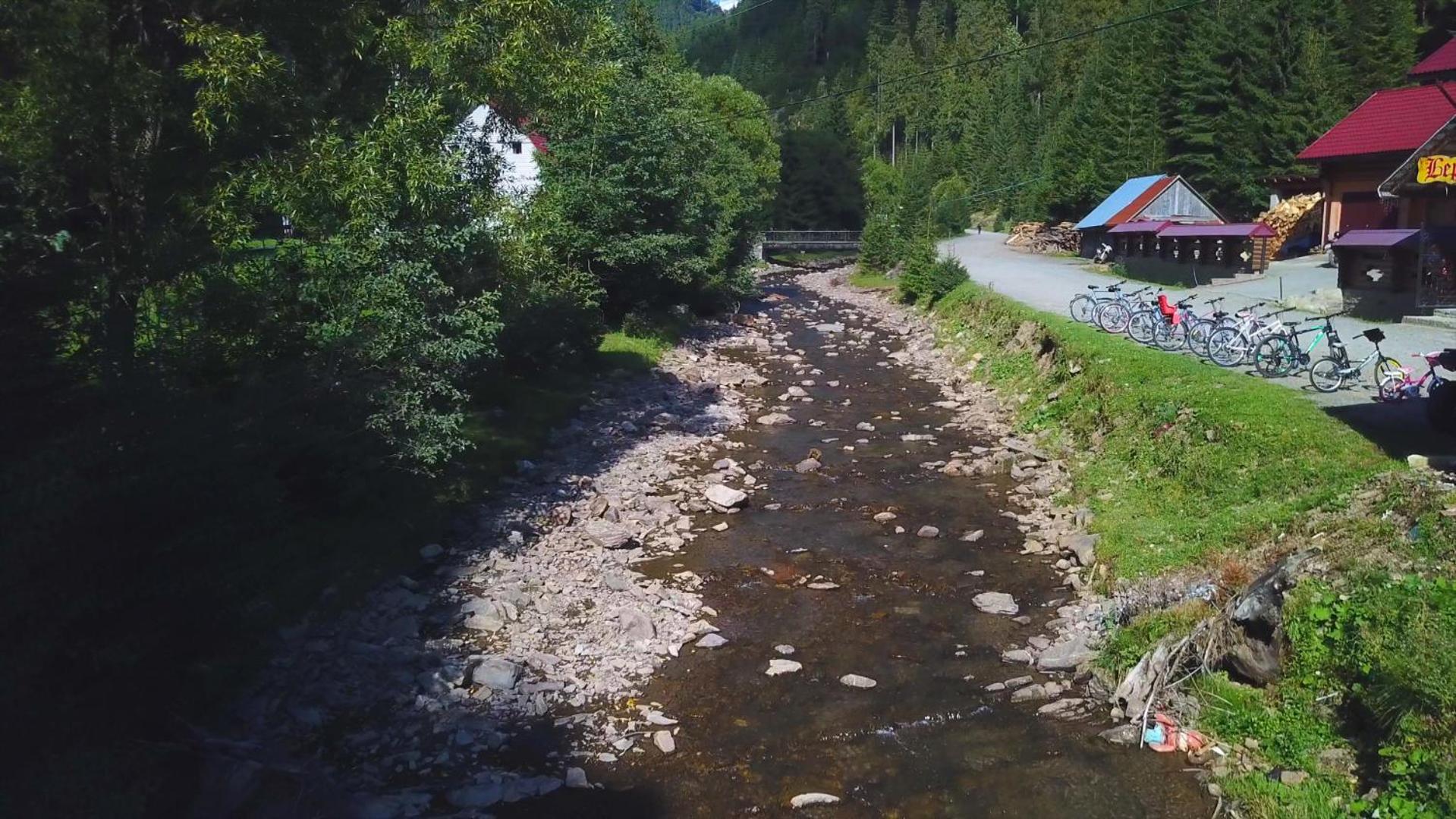 Hotel Berloga-Sinevir Synevyrsʼka Polyana Buitenkant foto