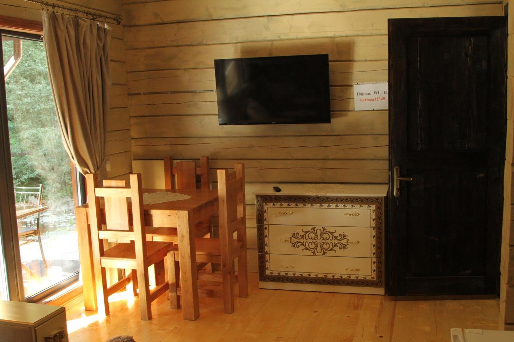 Hotel Berloga-Sinevir Synevyrsʼka Polyana Buitenkant foto