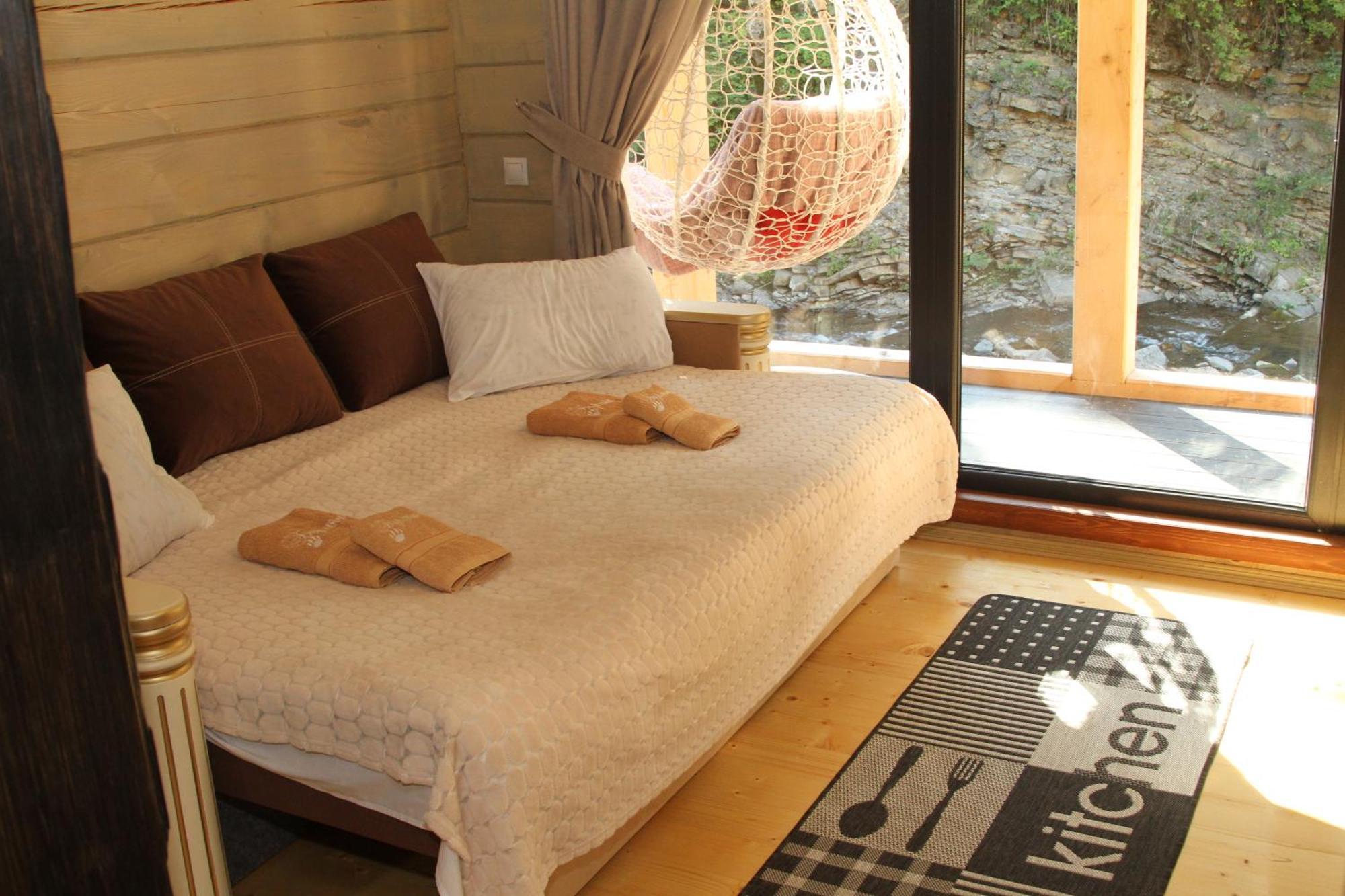 Hotel Berloga-Sinevir Synevyrsʼka Polyana Buitenkant foto