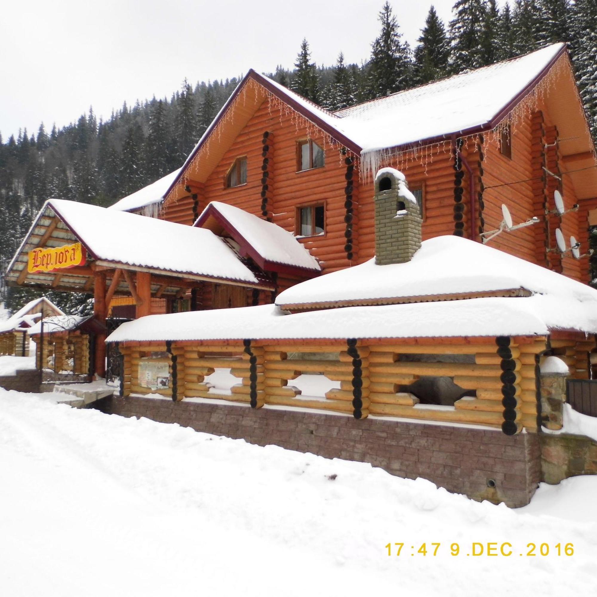 Hotel Berloga-Sinevir Synevyrsʼka Polyana Buitenkant foto
