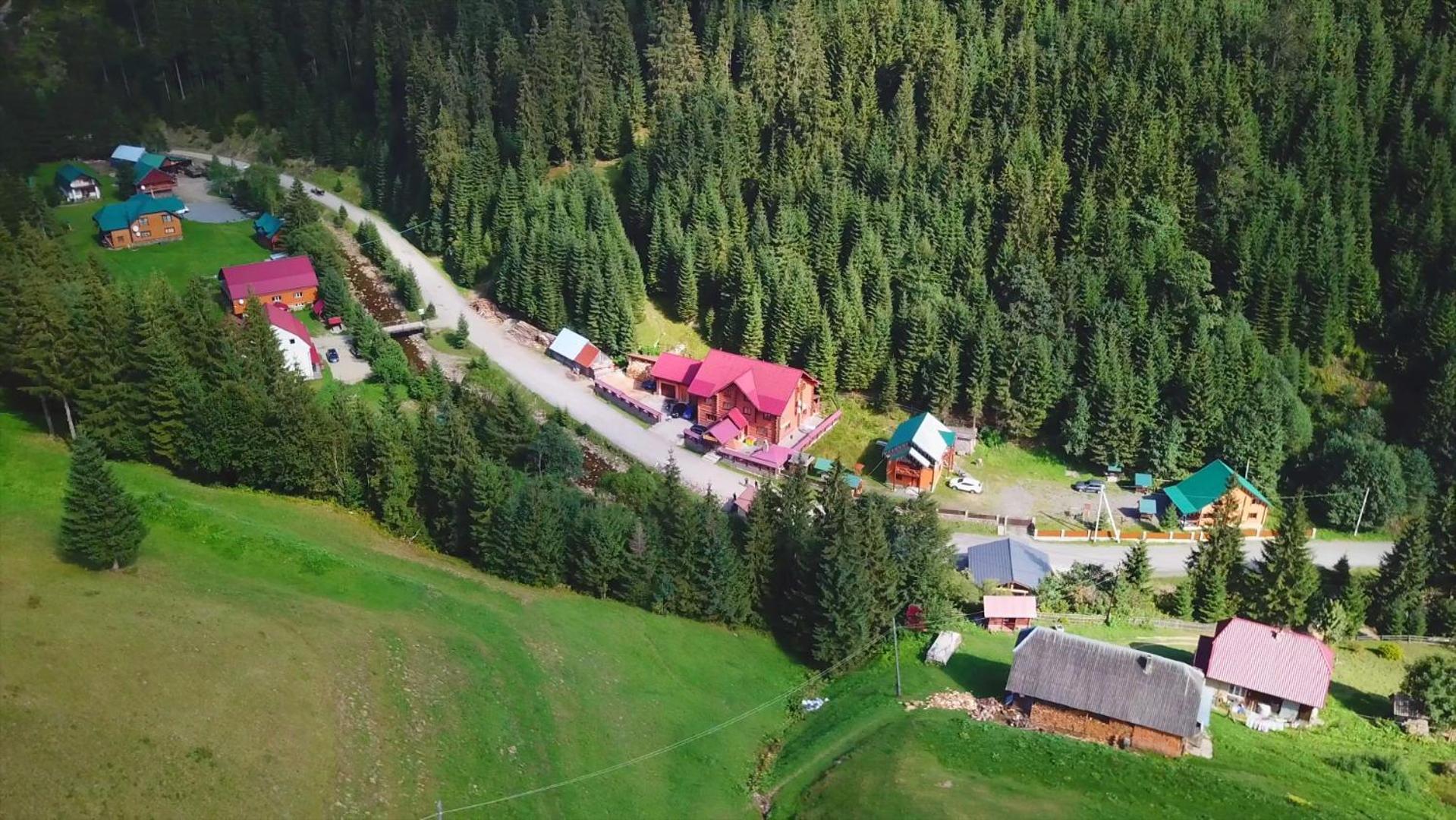 Hotel Berloga-Sinevir Synevyrsʼka Polyana Buitenkant foto