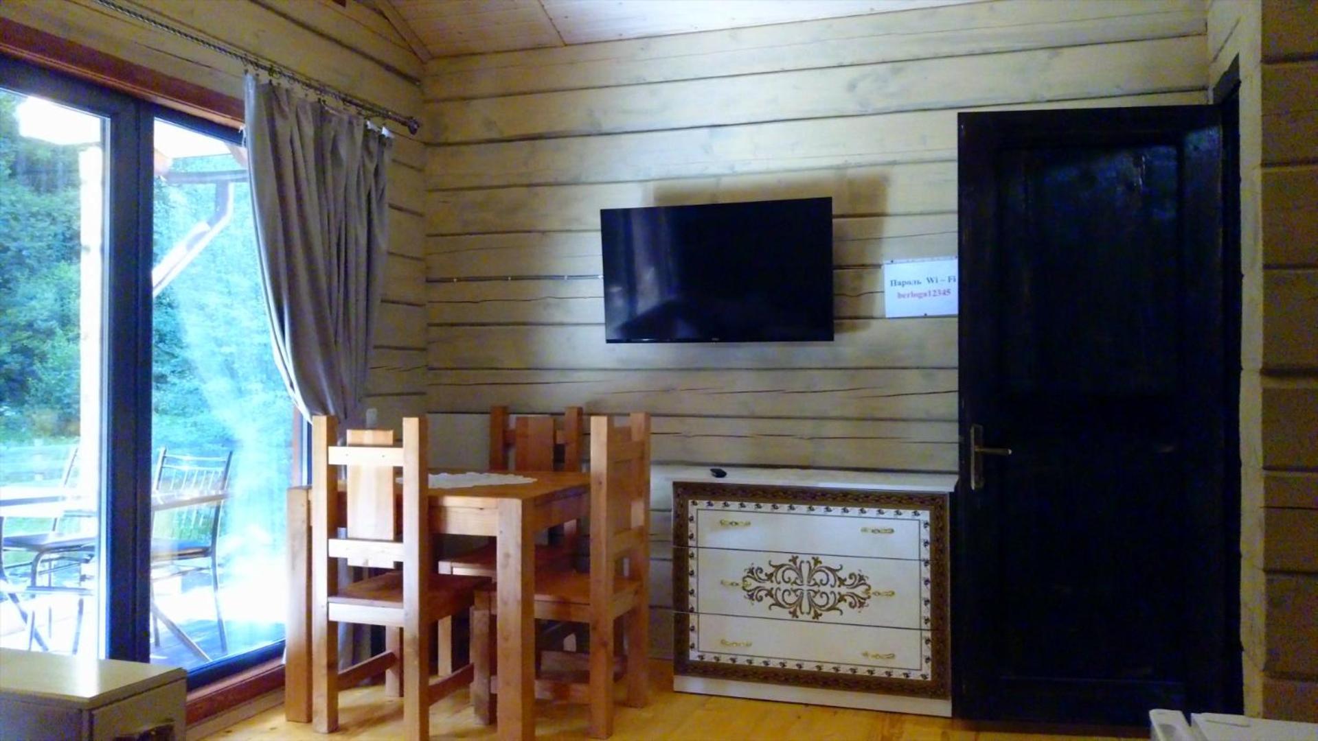 Hotel Berloga-Sinevir Synevyrsʼka Polyana Kamer foto