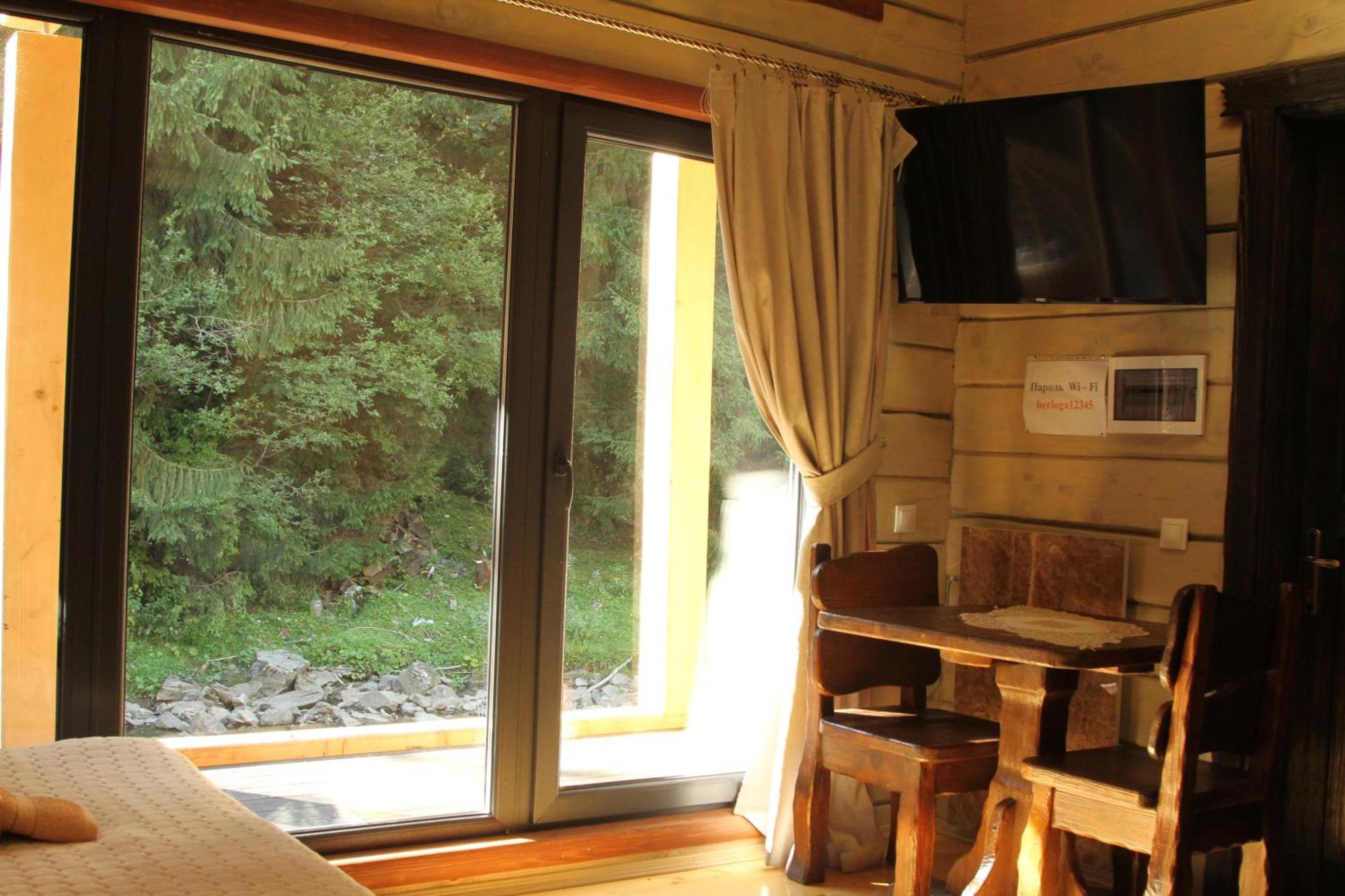 Hotel Berloga-Sinevir Synevyrsʼka Polyana Kamer foto