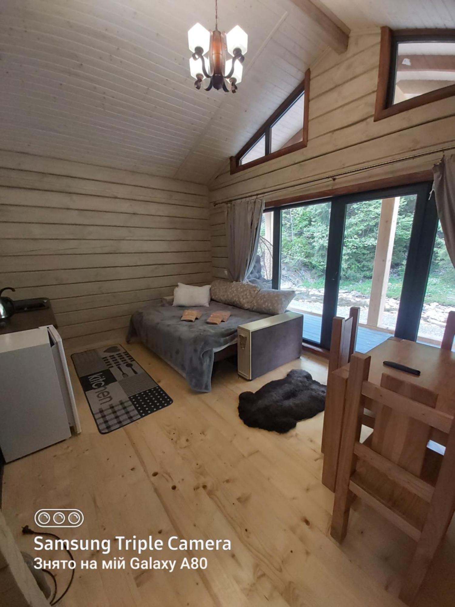 Hotel Berloga-Sinevir Synevyrsʼka Polyana Kamer foto