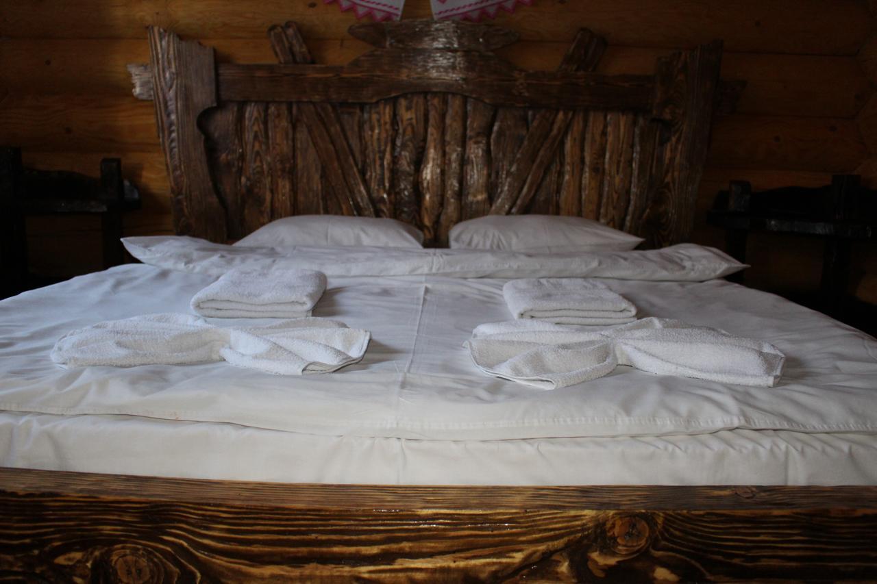 Hotel Berloga-Sinevir Synevyrsʼka Polyana Buitenkant foto