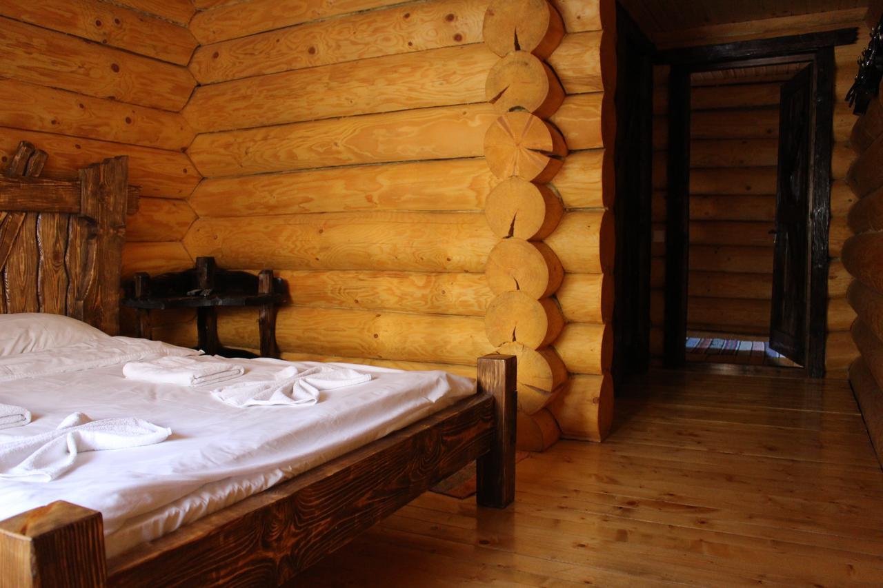 Hotel Berloga-Sinevir Synevyrsʼka Polyana Buitenkant foto