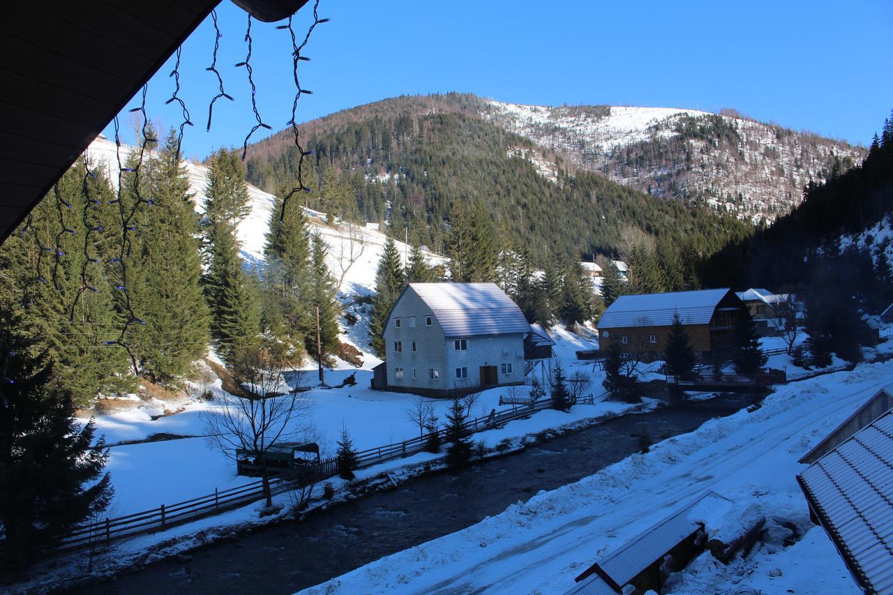 Hotel Berloga-Sinevir Synevyrsʼka Polyana Buitenkant foto