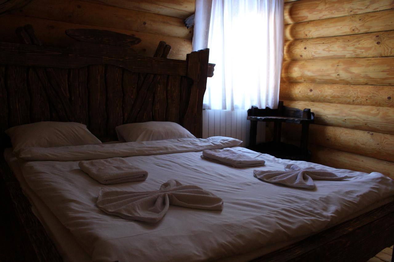 Hotel Berloga-Sinevir Synevyrsʼka Polyana Buitenkant foto